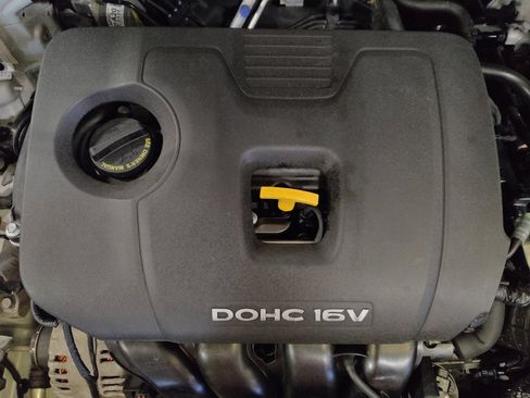 Used 2017 Hyundai Elantra SE image 30