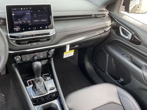 New 2026 Jeep Compass Latitude image 13