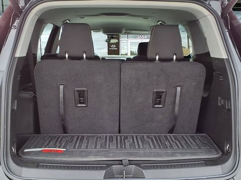 Used 2023 GMC Acadia SLE w/ Driver Convenience Package image 7