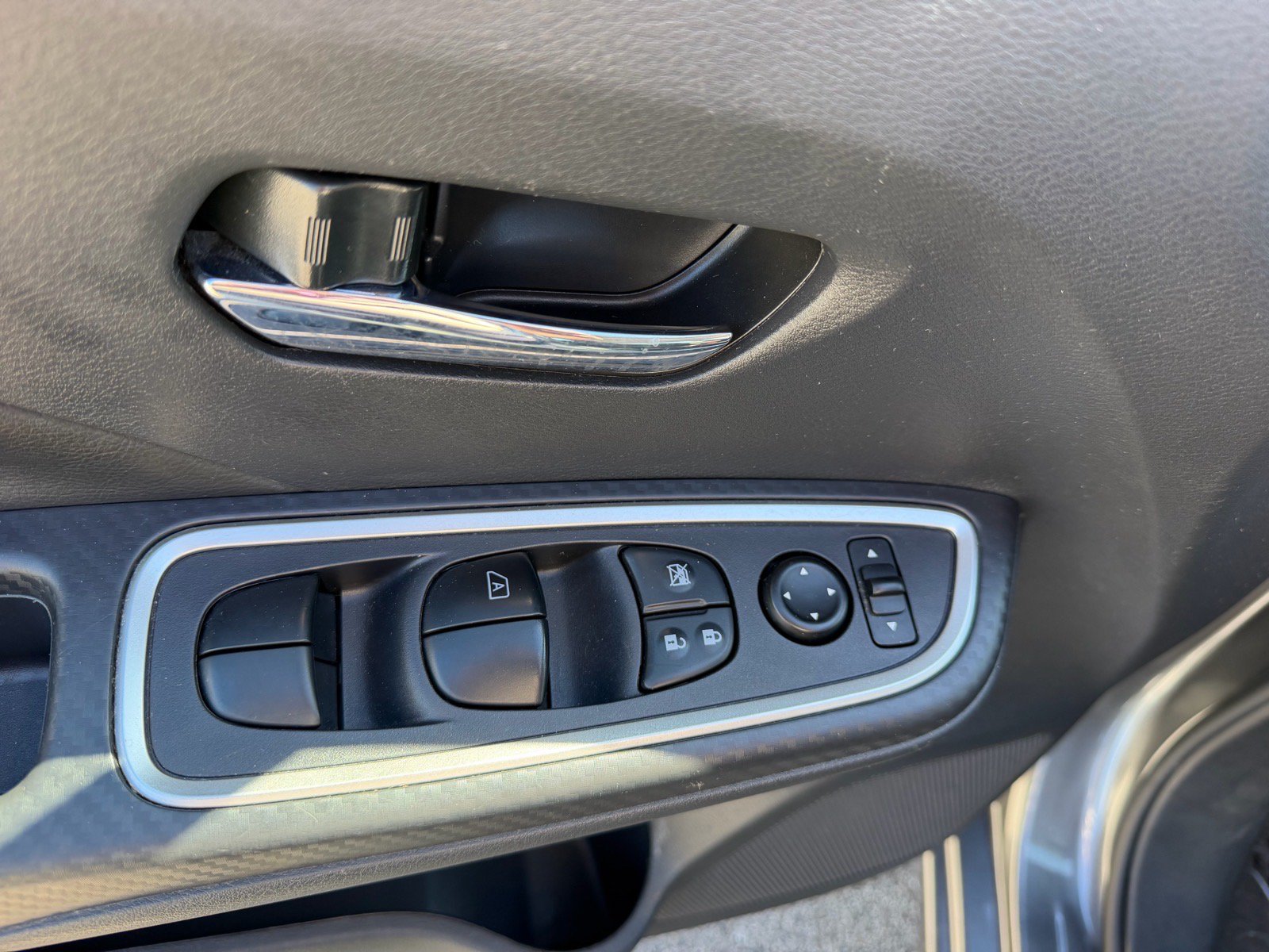 Used 2024 Nissan Versa SR w/ Trunk Package FWD image 21
