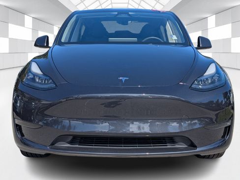 Used 2024 Tesla Model Y 2WD image 2