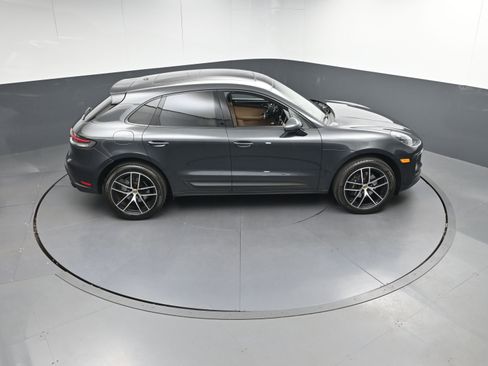 Used 2022 Porsche Macan image 39