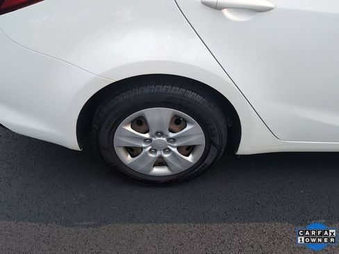 Used 2017 Kia Forte LX FWD image 4