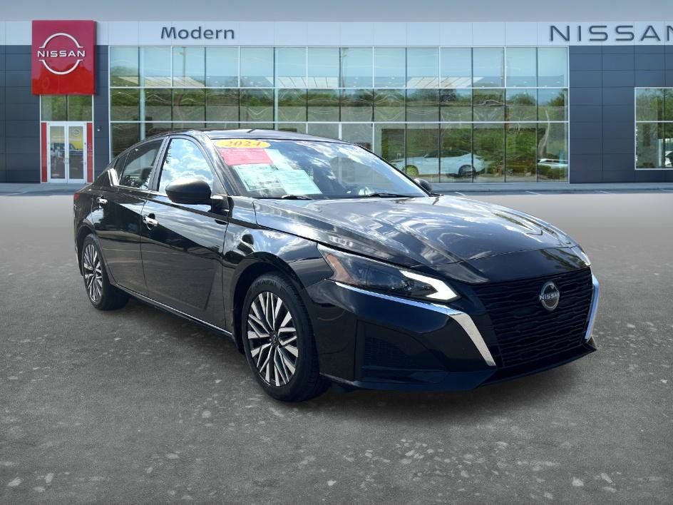 Certified 2024 Nissan Altima 2.5 SV FWD image 3