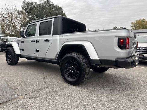 Used 2022 Jeep Gladiator Willys image 8