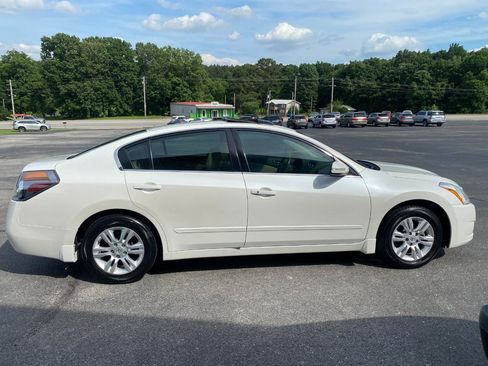 Used 2010 Nissan Altima 2.5 S w/ Convenience Plus Pkg FWD image 5