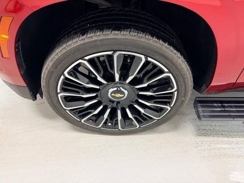 Certified 2025 Chevrolet Suburban High Country image 20