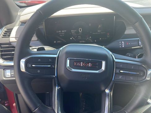 Used 2025 GMC Acadia Elevation w/ Elevation Premium Package FWD image 15