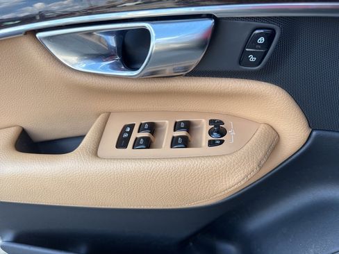 Used 2018 Volvo XC90 T6 Momentum w/ Convenience Package image 26