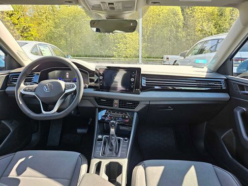 New 2025 Volkswagen Jetta SE image 17