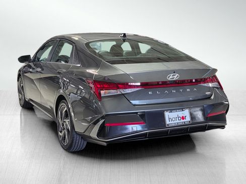 Certified 2025 Hyundai Elantra Limited image 5