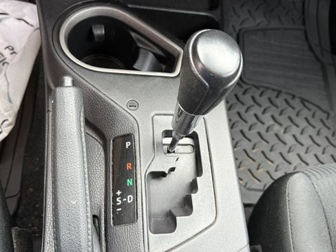 Used 2018 Toyota RAV4 LE FWD image 10