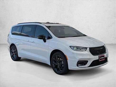 New 2026 Chrysler Pacifica Limited w/ S Appearance Package image 6