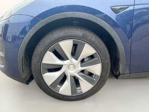 Used 2023 Tesla Model Y Long Range AWD/4WD image 30