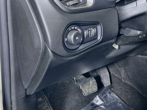 Used 2022 Jeep Renegade Latitude w/ Convenience Group AWD/4WD image 10
