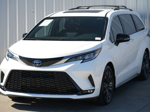 Used 2024 Toyota Sienna XSE w/ XSE Premium Package image 51