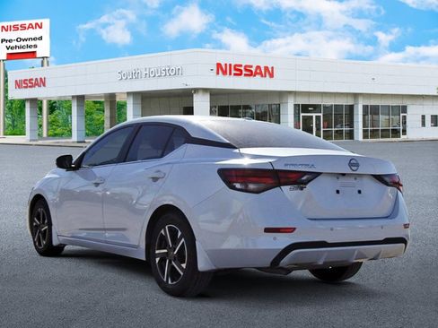 Used 2025 Nissan Sentra SV FWD image 3