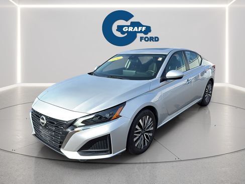 Used 2024 Nissan Altima 2.5 SV w/ SV Premium Package FWD image 2