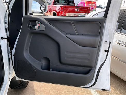 Used 2020 Nissan Frontier PRO-4X w/ Pro-4x Utility Package image 24