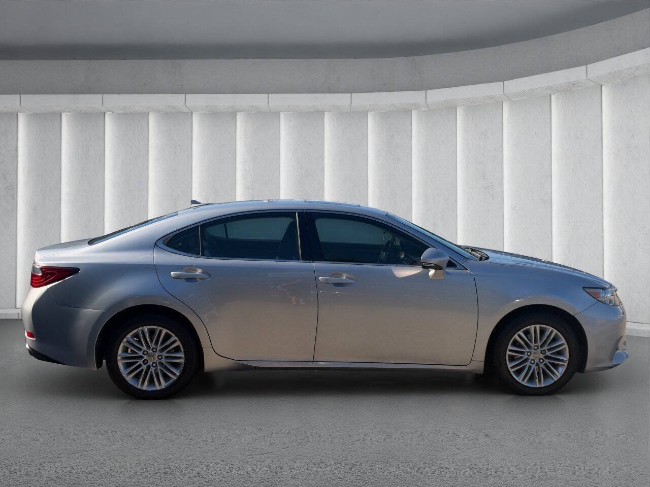 Used 2014 Lexus ES 350 w/ Luxury Package FWD image 5