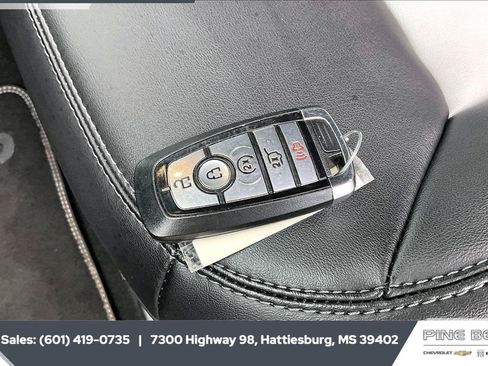 Used 2023 Ford Explorer XLT w/ Equipment Group 202A RWD image 9