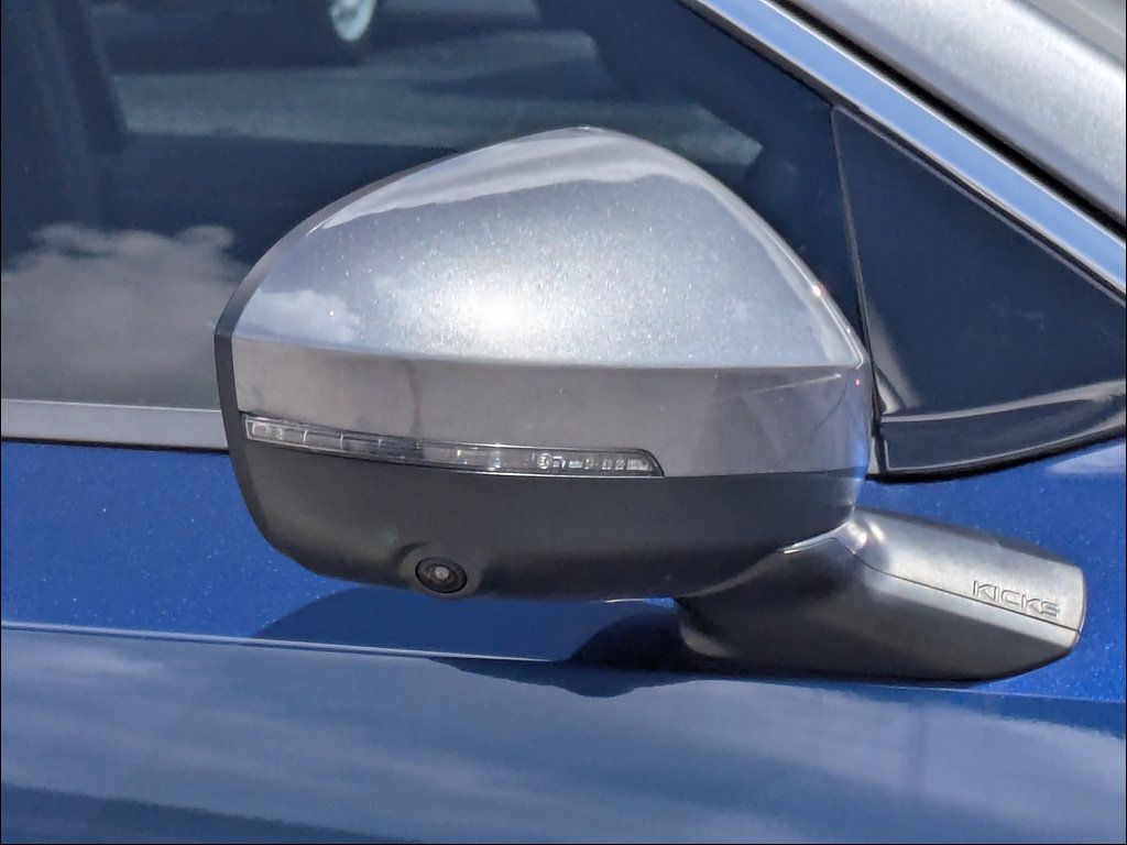 Used 2025 Nissan Kicks SR FWD image 11