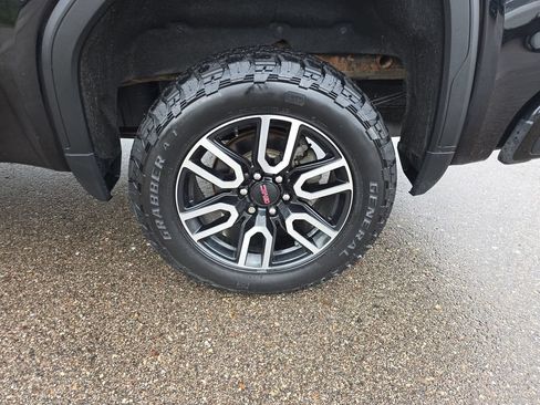 Used 2021 GMC Sierra 1500 AT4 w/ AT4 Premium Package AWD/4WD image 37