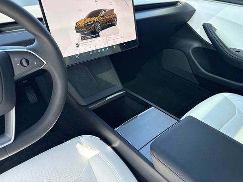 Used 2024 Tesla Model 3 Standard Range image 25