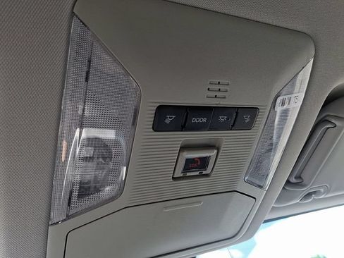 Used 2025 Toyota RAV4 XLE AWD/4WD image 26