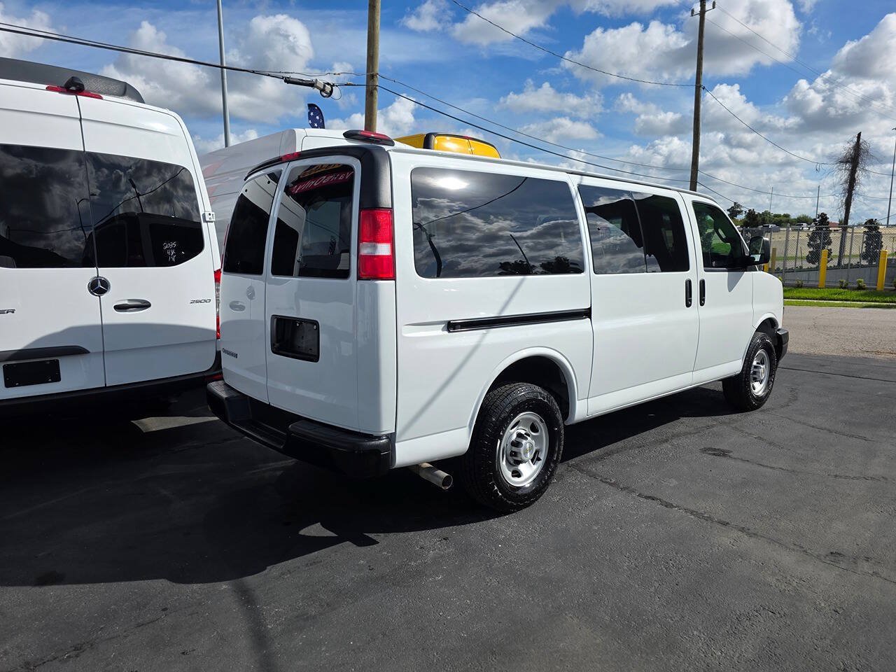 Used 2024 Chevrolet Express 3500 LS RWD image 6