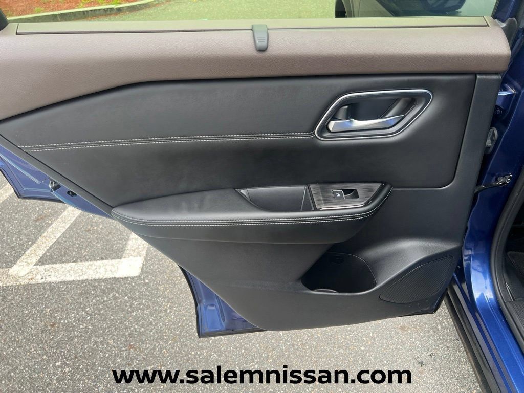 Used 2023 Nissan Rogue Platinum AWD/4WD image 22
