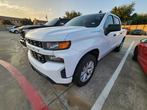 Used 2020 Chevrolet Silverado 1500 Custom w/ Custom Value Package AWD/4WD image 3