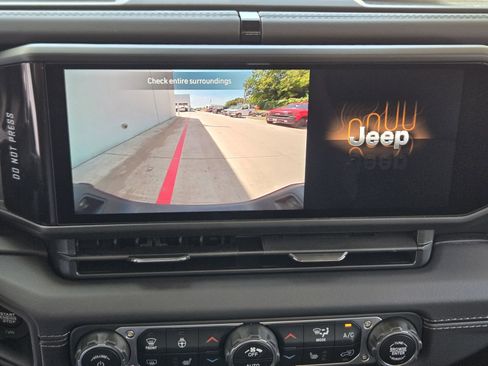 New 2025 Jeep Gladiator Sport image 15