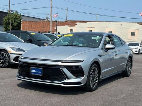 Certified 2025 Hyundai Sonata Limited FWD image 4