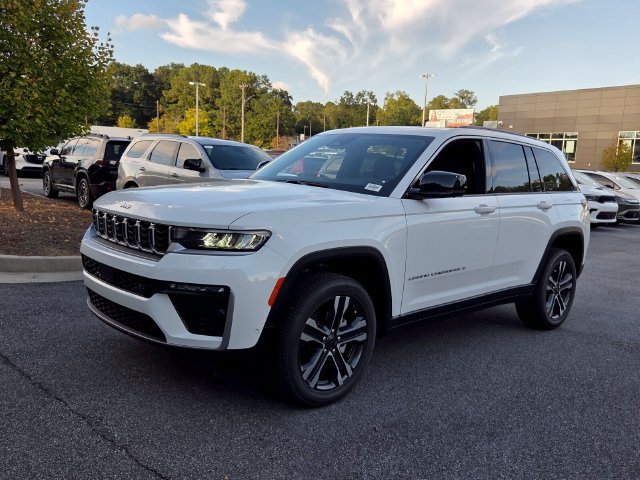 New 2027 Jeep Grand Cherokee Limited AWD/4WD image 3