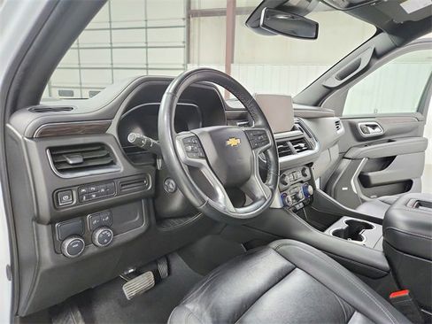 Used 2024 Chevrolet Suburban LT w/ Luxury Package image 18
