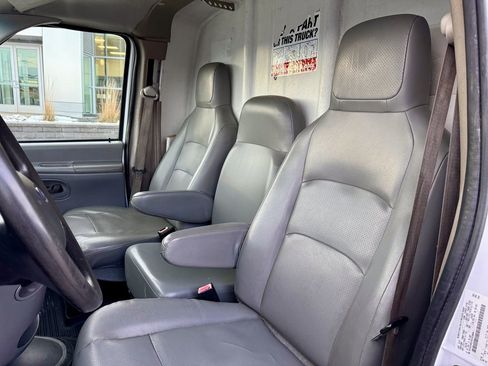 Used 2011 Ford E-450 and Econoline 450 Super Duty image 9