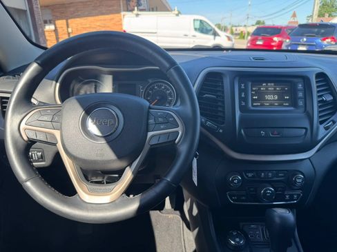 Used 2015 Jeep Cherokee Latitude w/ Trailer Tow Group AWD/4WD image 50