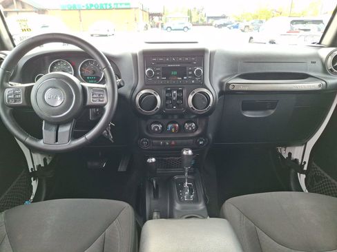 Used 2015 Jeep Wrangler Unlimited Sport w/ Quick Order Package 24S AWD/4WD image 9