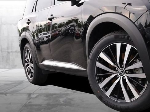 Certified 2025 Nissan Pathfinder Platinum w/ Cargo Package FWD image 3