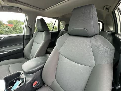 Used 2025 Toyota RAV4 XLE w/ Convenience Package AWD/4WD image 16
