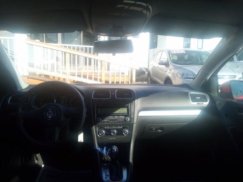 Used 2011 Volkswagen Golf 4-Door image 7