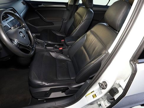 Used 2017 Volkswagen Golf S image 11