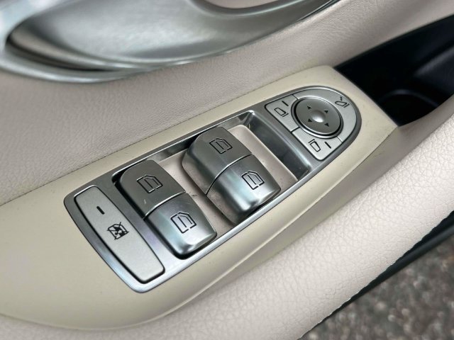 Used 2020 Mercedes-Benz E 350 Sedan image 18