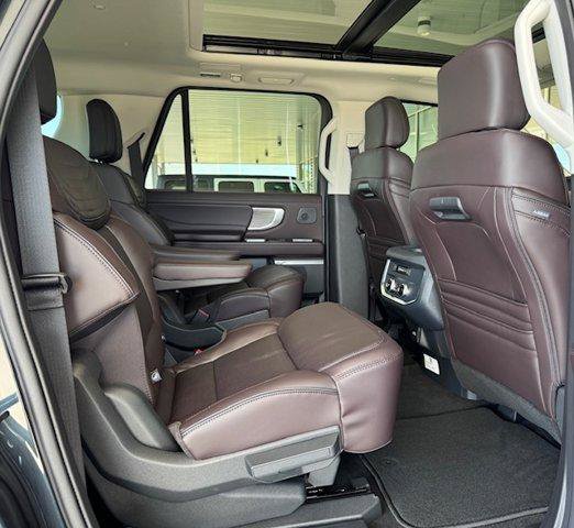 New 2025 Ford Expedition Max Platinum w/ Platinum Ultimate Package AWD/4WD image 9