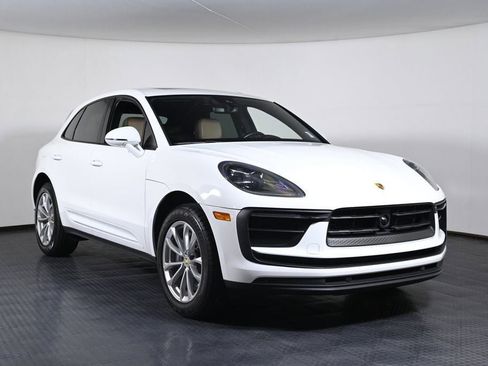 Certified 2022 Porsche Macan AWD/4WD image 9