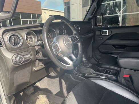 Used 2019 Jeep Wrangler Unlimited Sahara image 17