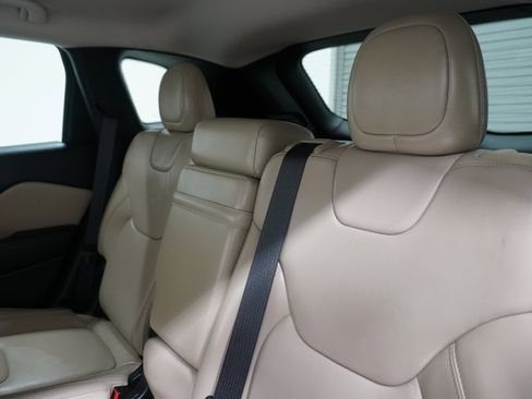 Used 2016 Jeep Cherokee Limited image 12