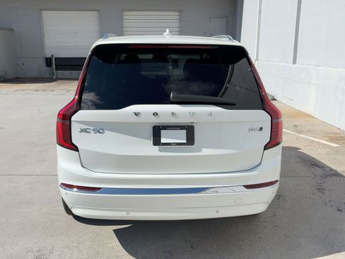Certified 2025 Volvo XC90 B6 Plus image 10