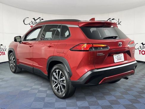 Used 2022 Toyota Corolla Cross XLE w/ Convenience Package image 6